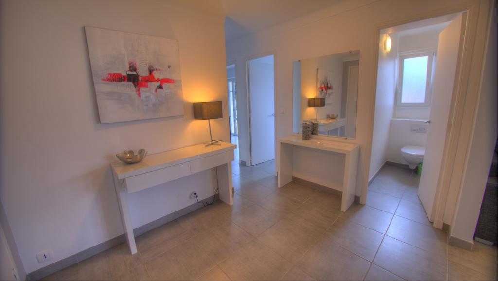 Beau 2 Pieces 3 Etoiles Vue Mer Garage Prive 150M Plages Wifi Канны Номер фото